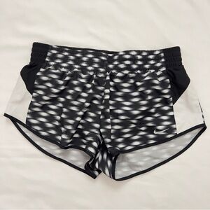 Nike Dri-Fit Black White Abstract Athletic Workout Shorts Women’s Size M